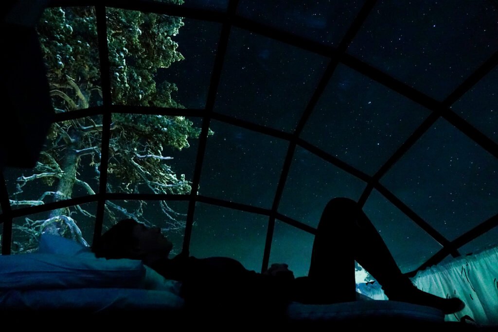 close up: beautiful female tourist lying in bed and watching the night sky. close up: beautiful female tourist lying in bed and watching the night sky.